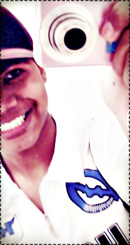 O significado da vida no meu dicionário, não é simplesmente existir, sobreviver, mas sim buscar ser feliz, sonhar e conquistar.