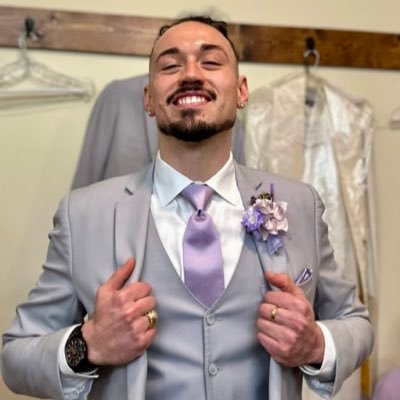 realosiris_'s profile picture. Movement is Medicine. Sleep is Restorative. Food is Nourishment. Chemicals are Hax. For online health & fitness coaching see website 👇