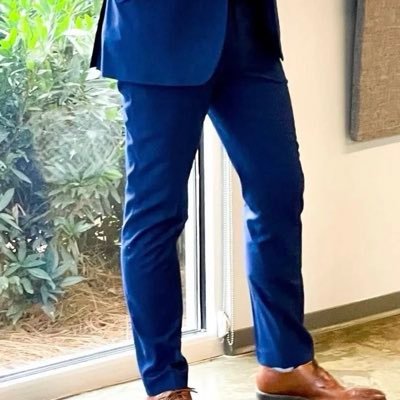 uraveragebottom's profile picture. Just an average bottom who loves dogs, wine, and taking nudes 😏🍑