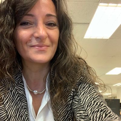 Assessora tècnica docent al Departament d’Educació i FP. Professora de llengua catalana i literatura. Professora UB. Recerca sociolingüística en occità.