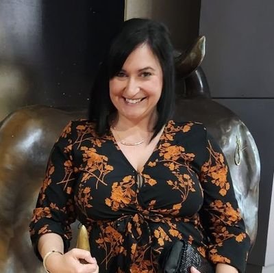 hays_candra's profile picture. Twin. Traveler. Shoe Hunter. Lover of Bulldogs