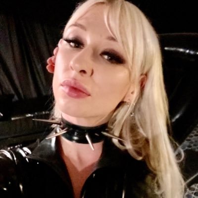 APEX PREDATOR BARBIE. FINDOM VETERAN. Professional Dominatrix Royalty reigning 10 years . BEEM @OPHELIAFATALE