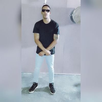 #iFuxWitHD #HydroconEngineering|Award Winning Music Producer|Artist|Pro-Audio Engineer|Dj| A&R| Crypto Trader| Water Engineer.
Booking: iamblazeconhd@gmail.com