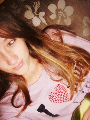 Pra que me descrever se você vai me julgar pelo o que as pessoas vão falar?, odeio tudo, sou antissocial !Existem dois tipos de pessoas,a normal e eu! Fallow-me