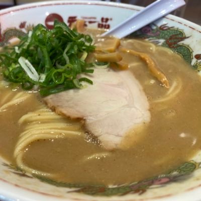 不動産会社 代表取締役。高校時代はラグビー部。大学時代は、某R情報誌&イベント会社でバイト。卒業後、MF書籍編集→イベント業→今。2002年FIFAワールドカップトロフィーツアーや運営業務は楽しかったw。R大学大学院BD研究科04年3月卒。SMS東京2011。福澤諭吉記念文明塾CP-8修了。BBQ・京都・旅行好き。