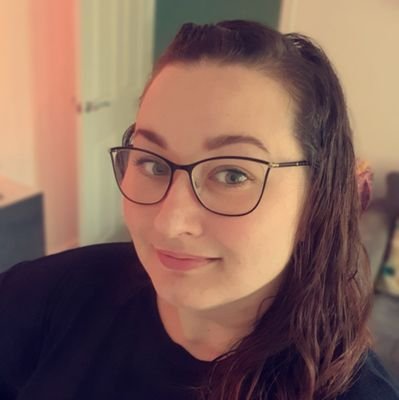 LauraStones16's profile picture. 