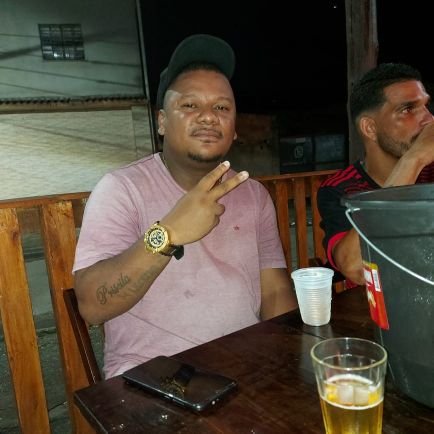 Por trás de cada olhar existe uma história que ninguém conhece, mas a maioria se acha capaz de julga,r grande Rio campeã❤💚❤💚
clube de regatas Vasco da Gama
