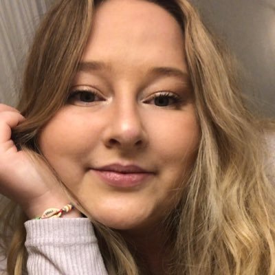 Rebecca_Jayne35's profile picture. ☕️ 📚 🐈 🍷✈️