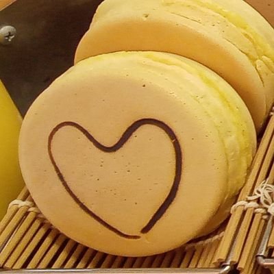 sunpuyaki's profile picture. フォロー大歓迎！！ 静岡市の駿府城公園の中堀を回るとお店があり、静岡新名物「すんぷ焼き」や焼き芋、和ふぃんなどを売ってます(^o^)「手軽に美味しいものを」をコンセプトにしてますので気軽に寄ってね #駿府城公園 #すんぷ焼き #焼き芋 #ソフトクリーム #スムージー 定休日：月曜