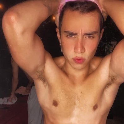 Hola, soy Max pero tú me puedes llamar gatito. cuenta principal @MaxxxGatito Sígueme https://t.co/47oak9XNe7