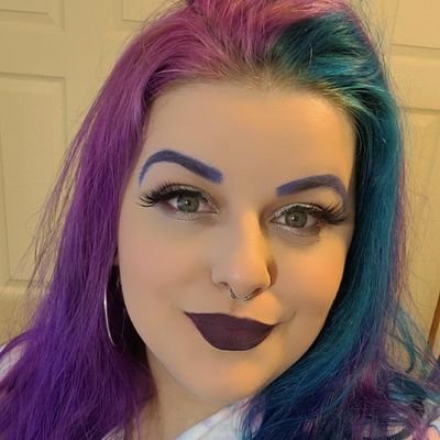 Freelance video editor obsessed with creators and building businesses.