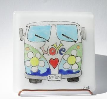 I design/make bespoke glass art and deliver creative workshops. @TheoPaphitis #sbs winner 14th Aug 11
#QueenOf Fused Glass Art 29th Nov 12