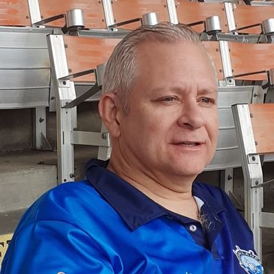 Periodista deportivo y escritor. Comentarista de Venevisión y de los Navegantes del Magallanes.  Miembro del staff de La Hora Magallanera y FM Center.