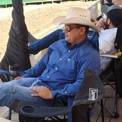 venezolano, abogado, caballista, caraquista, y 100% ucevista.