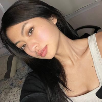 hphylim's profile picture. she/her