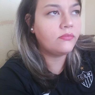 Socióloga, professora, atleticana e metodista. 
Feminista e à esquerda.