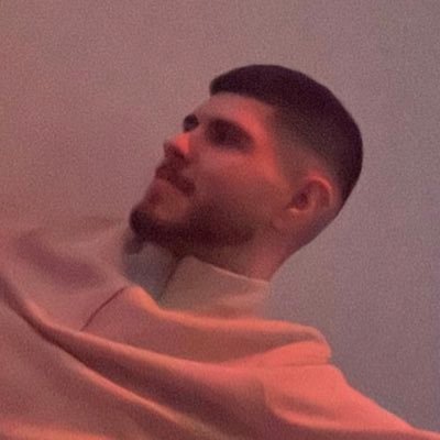 Julianmtkv's profile picture. Messing around with some People on the Internet