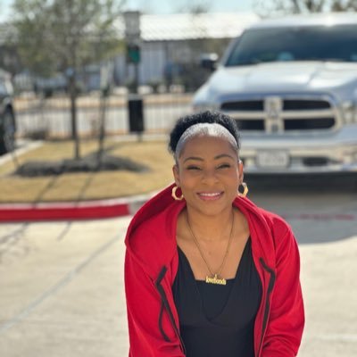 Dsnoyin27's profile picture. Co-founded @SimbiBot | Product Manager | Providing equitable access to STEM Education @augmnt_talent | Sickle cell warrior
