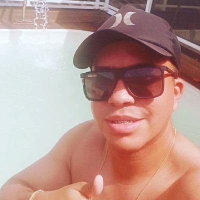 Flamenguista 🔴⚫
Leonino🐯
Papai da Clarinha 👣
+ 021🌞
RJ 😎