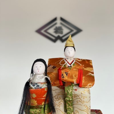 有職京人形司の大橋弌峰(おおはしいっぽう)です。京都で伝統的手法に基づいて雛人形や五月人形を製作しています。日本の節句や文化を通じて、もっと京人形を身近に知ってもらいたい興味を持ってもらいたい工房です。