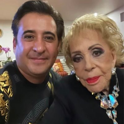 ACTOR Y PRODUCTOR MEXICANO CON 35 AÑOS DE TRAYECTORIA ARTISTICA, MAS DE 60 OBRAS DE TEATRO, 10 PROGRAMAS DE RADIO, Y PRODUCTOR DEL ESPECTACULO LA LLORONA.