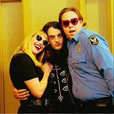Manic garage punk slime. tweet, tweet, tweet. NEW single, “Nothing” now available on streaming. “MANIC FEVER” LP AVAILABLE NOW! @highdiverecords