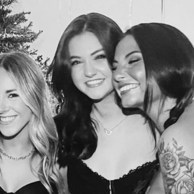 elizabethhfox's profile picture. 🫧