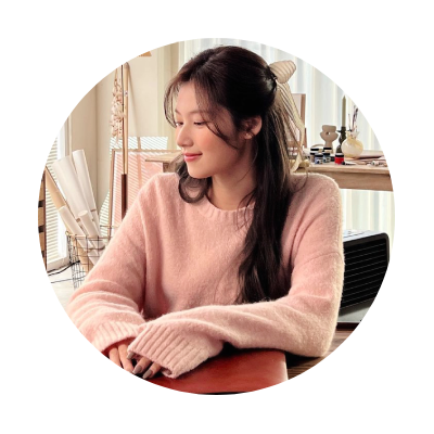 🍒: 1996 / 𝐑𝐨𝐥𝐞𝐩𝐥𝐚𝐲𝐞𝐫 ! @JYPETWICE ’s cutie sexy squirrel, who is in charge as the vocalist and lead dancer, the name is Minatozaki Sana 🎀
