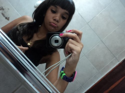 Palhaça -nn acima de deus abaixo das trouxas,pensamento positivo,boba danada,ignoro as recalcadas pra mostra que inveja nao me atinge Loove you @justinbieber ;*