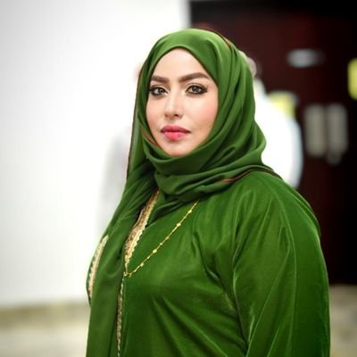 كاتبة عمانية وصيدلانية، رئيسة مجلس إشراقات ثقافيّة ، صاحبة هشتاق: #ظفار_تقرأ