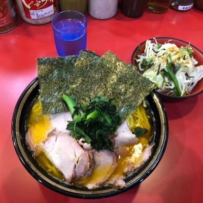 神奈川県川崎生まれ・横浜育ち。　　　　横浜家系、二郎、ラーショ、その他　　　　　ラーメン全般大好き🍜　　　　　　　　　　　ラーメンオンリーのアカウントです、　　　　無言フォロー、フォロバック失礼します！　　　　　　　　　　　　　　　　　　　お気軽によろしくお願いします♪