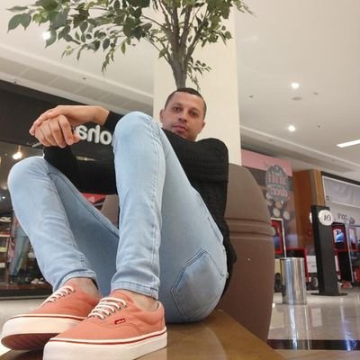 viva a vida intensamente porque a vida e de momentos passageiros aproveite!!!!!