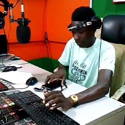 DannisKwame's profile picture. Presanter