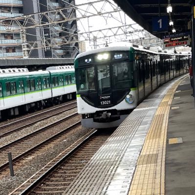 私はただの京阪電車好き最近まで電車に乗っていた側の人なので写真撮影は最近から始めました初心者ですがよろしくお願いします。またJR西日本の電車も乗せていきます