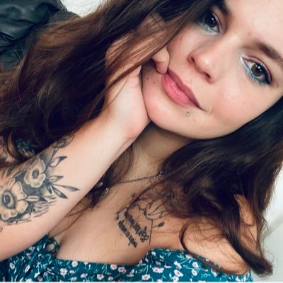 27ans- Aide-soignante- France- Facebook: Manon Petryczkowycz Instagram: MANOON_MICHAUUX - Mariée le 29 juin 2019 - Noé 08 Août 2016 - Éden 16 juin 2021