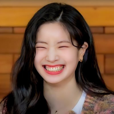 @merreltwins followed : 17/1/21 dahyun stan :)