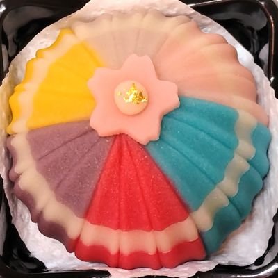 Lv.39
RT多いです。
作成した和菓子やパンを載せてます。
季節ものや好きな作品をイメージして作成したネタ和菓子等々。
ALI PROJECTと大神と刀剣乱舞とチェリまほを主に愛でつつ好きなもの色々自由気ままに作っています。

最近急にお酒の良さを知りました。