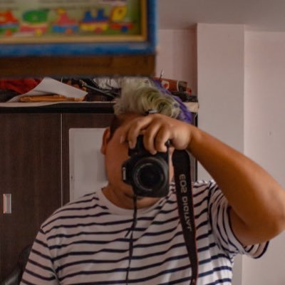 Un gato más siendo publicista🩵🤍✨
