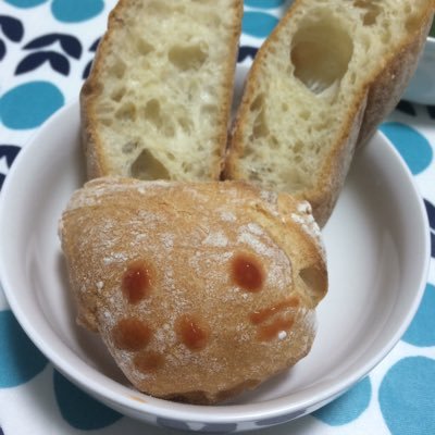 tabe5low's profile picture. 上の句、下の句もよくわからない素人です。でも、想いや日常を短歌にしてみたり。 基本酔って詠む人。悲しみ硬め、幸せ薄め、メランコリー多め。noteでたまーに少し長めの日記を書いたりしてます。https://t.co/Rh5JeJ6U09