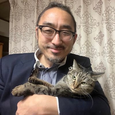 🗓️2016年5月に当初😺野良猫だったコロちゃんを保護し、避妊手術を行った後、一緒に暮らしています🥰東京都出身🗼働く人に元気と勇気を‼️リーマンシンガーソングライターの諭吉です🎙