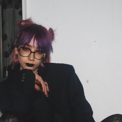 My motto “je critique mais je clique😛✌🏻”☀️♑️⬆️♒️🌑♒️Witch ✨ They/Them INFP-T Insta : unepatatedouce_ 🏳️🌈 depressed ass MISANDRE
