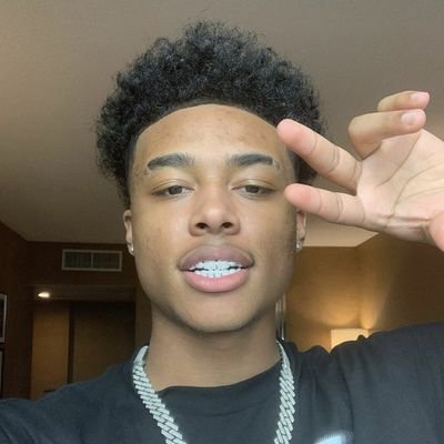 RobbMoyo's profile picture. 