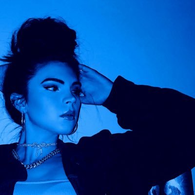 eeriegemini's profile picture. she/her