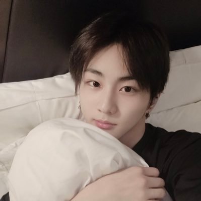 sunkipie's profile picture. viendo ponyo con jungwon y eunchae ^ - ^