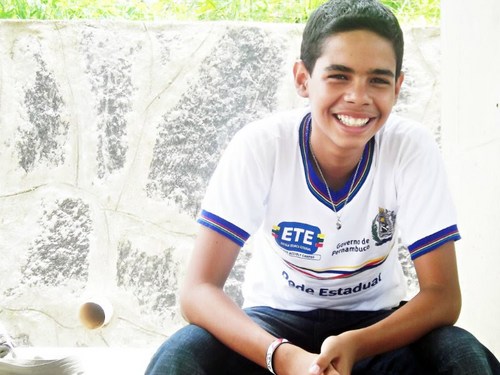 Sou filho do Deus vivo,feliz e por incrível legal, o resto só conhecendo pra saber!! Curando o passado, vivendo o presente e sonhando o futuro!! CARPE DIEM