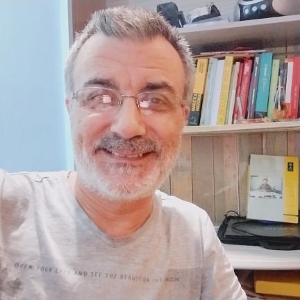 AltamirSerafim's profile picture. - Quem está na trincheira ao teu lado?
- E isso importa?
- Mais do que a própria guerra.
Ernest Hemingway 

Vegano, agnóstico, Professor de História