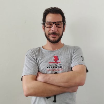 Periodista en extinción. Escribo libros y ayudo a escribir. Firmé Lunáticos viajantes y De bichos y flores. Mi trabajo está en https://t.co/MPRR9zKL8v