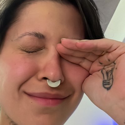 larineistired's profile picture. 