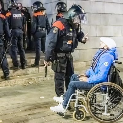 Manuel, persona discapacitada desnonada tres cops sense alternativa habitacional a Santa Coloma de Gramenet
En lluita per una solució digna!