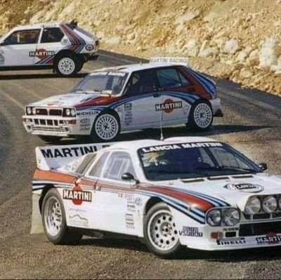 Věřím v demokracii. Nesnáším lež,tím pádem i Bureše a jemu podobné.
Mám rád motorsport,dobrou knihu a Led Zeppelin.